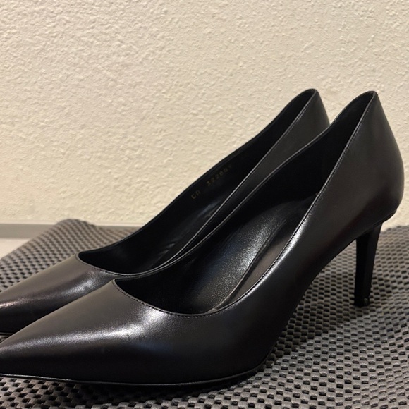 Saint Laurent Classic Black Leather Heels - Picture 2 of 6